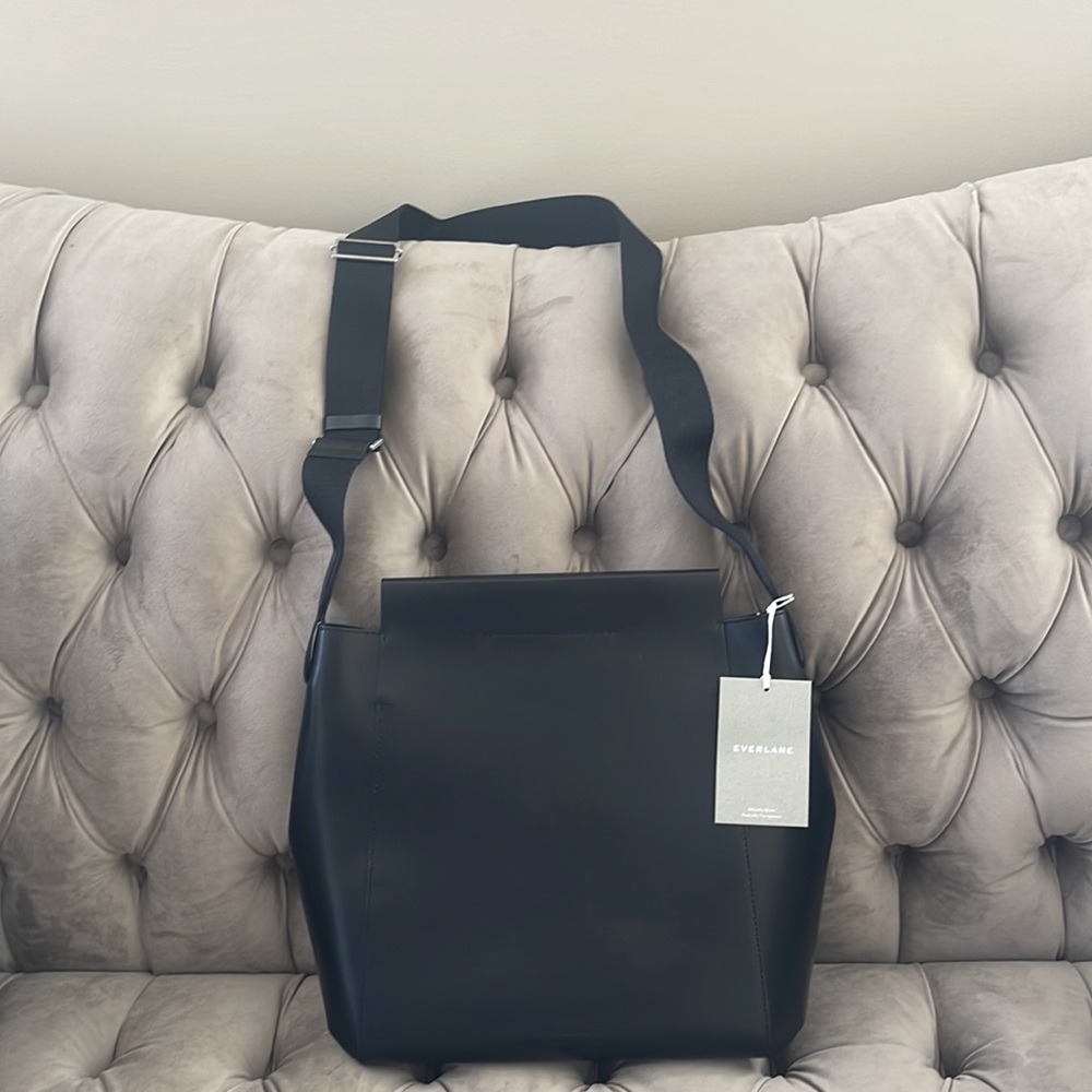 NWT Everlane The Form Bag in Black